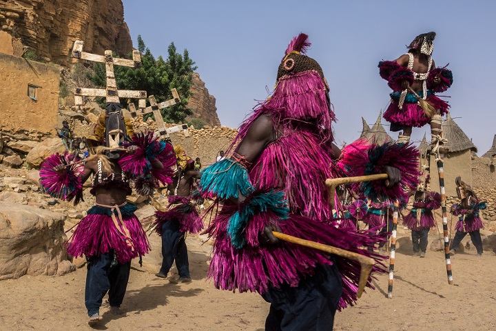 ドゴン族の文化と仮面ダンス